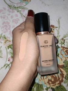 Europe Girl Natural Radiant Longwear Foundation