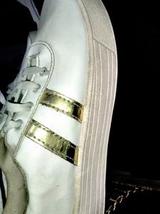 White , व्हाइट स्नीकर्स दिस यह केवल एक बार पहने है