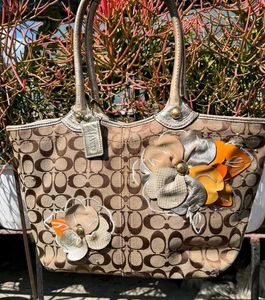 Coach Rare Golden Daisy Bleecker( Authentic Bag)