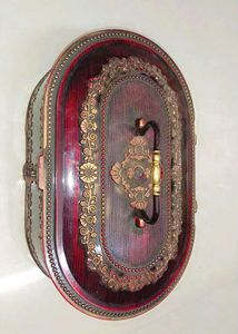 New Vintage Oval Jewelry Box