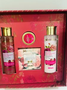 Fabessentials La Vie En Rose Gift Set