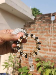 earing and hair accessory