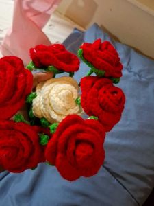 Crochet Rosesof 10  Bouquet (9 red 1 white)