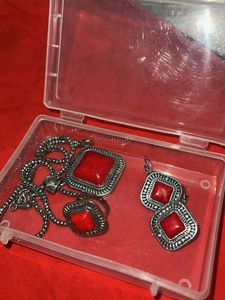 Vintage Design Red Stone Jewelry Set