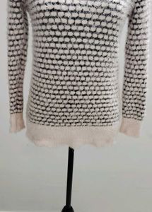 Stylish Patterned Knit Sweater