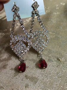 Beautiful Earings White Stones