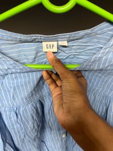 Striped Button-Up Top💙🧢