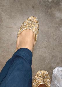 Golden Embroidered Jutti