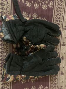 Hand Gloves men and women..