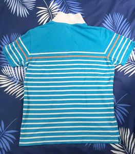 Mens Tshirt . Very Good Condition, Very Minor Stains As In Pic 5 And 6