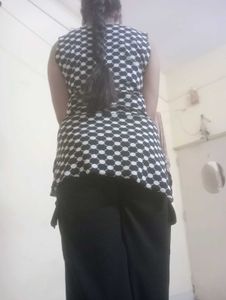 Sleeveless Black &amp; White Top