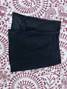 BLACK SKIRT WITH A SLIT