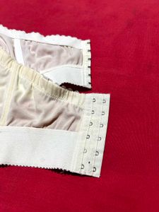 Triumph Ivory Lace Bustier (85B)