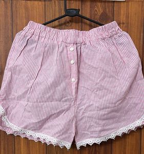 Savana Style-Striped Lace Shorts