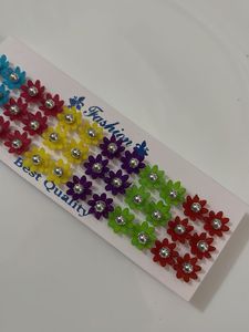 18 pairs of Floral studs