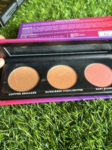 PURPLE DAZZLING GLAZE ULTRA COMPLETE FACE PALETTE