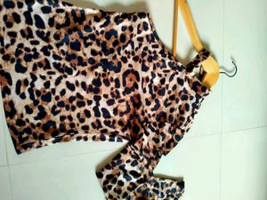 ANIMAL PRINT ONE SHOULDER CROP TOP
