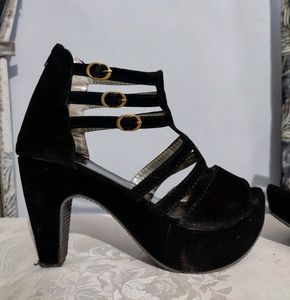🖤Black Heels🖤