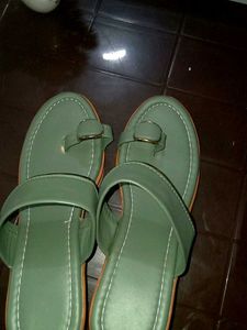 Short heel ladies footwear Totally new