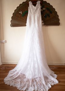 **For Sale: Exquisite White Mermaid-Style Wedding