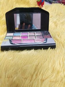 Eyeshadow Palette - Variety of Colors