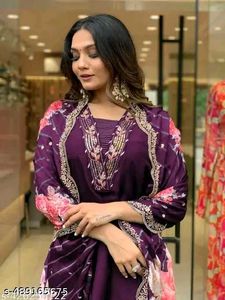 Elegant Black V_Neck Embroidered Kurta Set 🥰💝