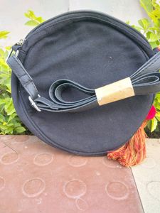 Embroidered Siling Bag With Tassels