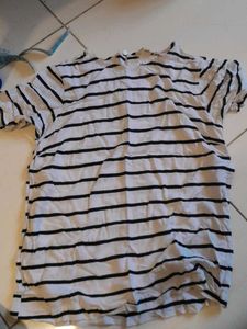 stripped  white Tshirt
