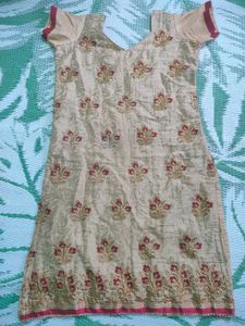 Beutiful Looking Kurta Set In Good Condition