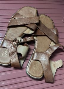 Gero Women’s Comfortable Tan Cross-Strap Sandals –