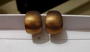 beautiful and classy earrings