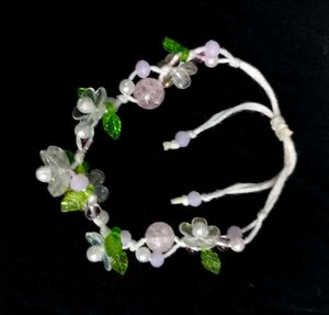 🌿🌸 Beautiful Handmade Beaded Floral Bracelet 🤍✨