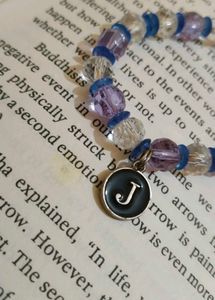 beaded charm bracelet with alphabet pendant (J).