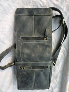 LEATHER SLING BAG