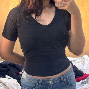 black v neck fitted top