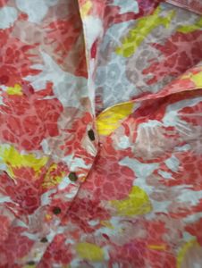 Shirt for women with red and yellow flowers design