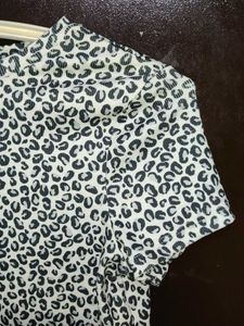 Trendy Leopard Print Fitted Top for Summers