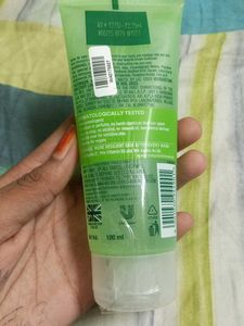 Simple Refreshing Facial Wash