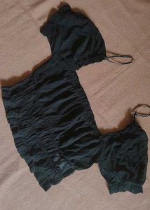 Forever 21 Black off the shoulder Fancy top 🖤🎀