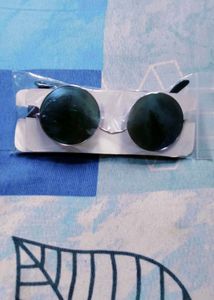 Black and Shiny Green Round Sunglasses For Mens