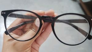 Black Colour Fashionable Glasses