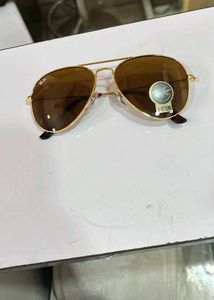 Stylish Ray-Ban Italian Sunglasses 🕶️