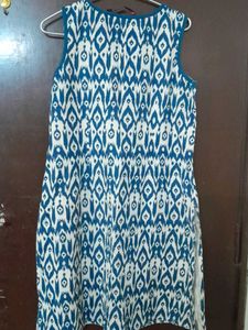 Blue N White Sleeveless Motifs Kurta,