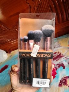 Faces Canada Meakup Brush Set