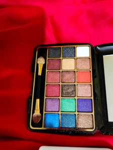 Glitter Eyeshadow Pallette with Makeup Fixer Spray