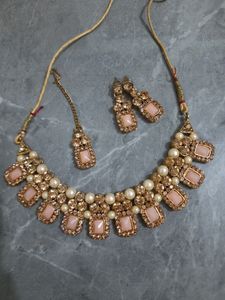 Jwellery Set With Earrings And Mangtika