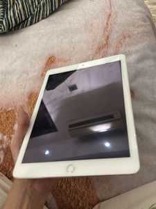 Silver I Pad Air 2 With Box And Bill