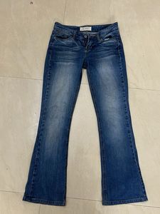 its a boot cut jeans size 8 can be suitable for 28