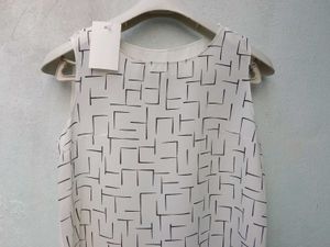 New With Tag Korean cute Art Half Top