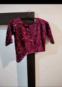 Shine bright in this stunning pink sequin top 🌸✨